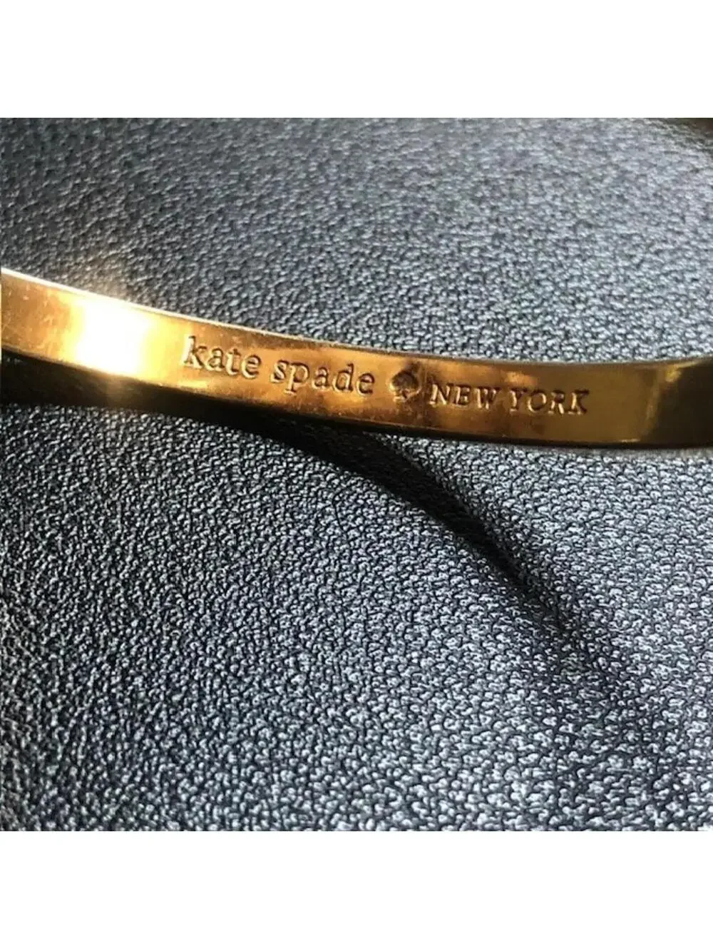 B3337 Kate Spade Bangle Bracelet Heart of Gold Engraved Gold Tone Designer 8" - Picture 4 of 4